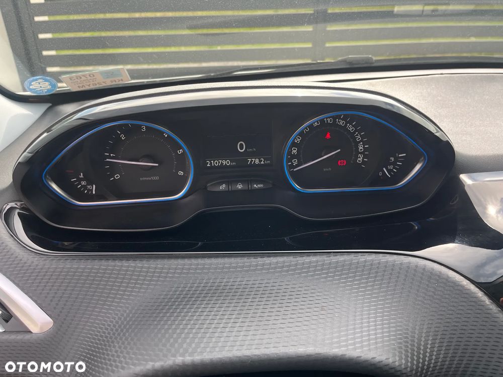 Peugeot 2008 - 12