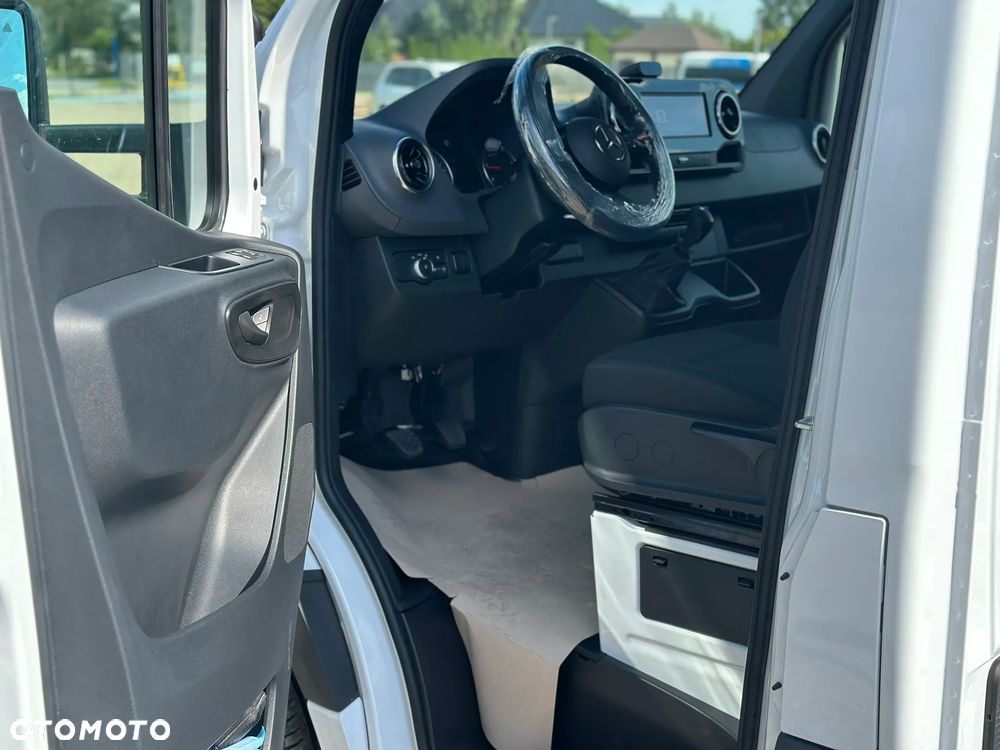 Mercedes-Benz Sprinter - 9