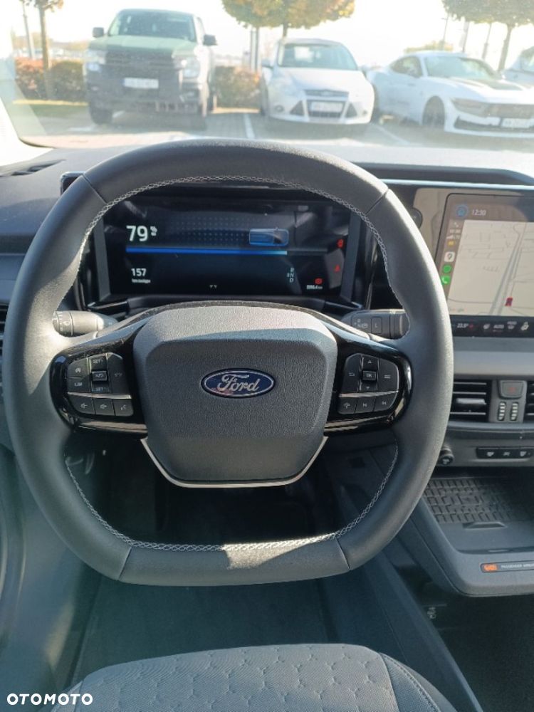 Ford Transit Courier - 13