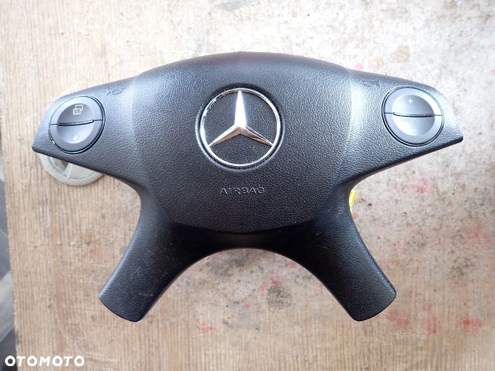 MERCEDES W204 PODUSZKA KIEROWCY - 1