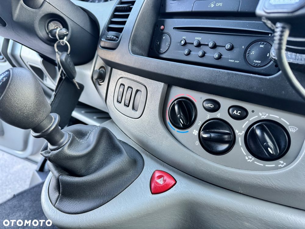 Renault Trafic - 25