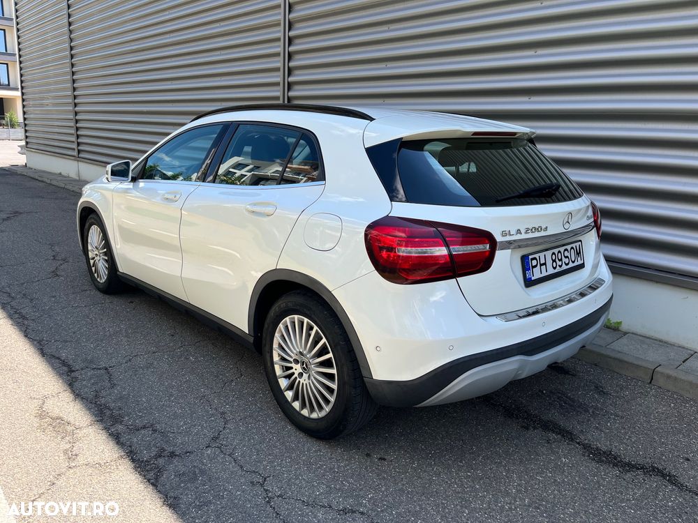 Mercedes-Benz GLA 200 d 4MATIC Aut. - 4