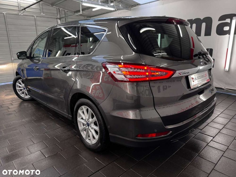 Ford S-Max - 12