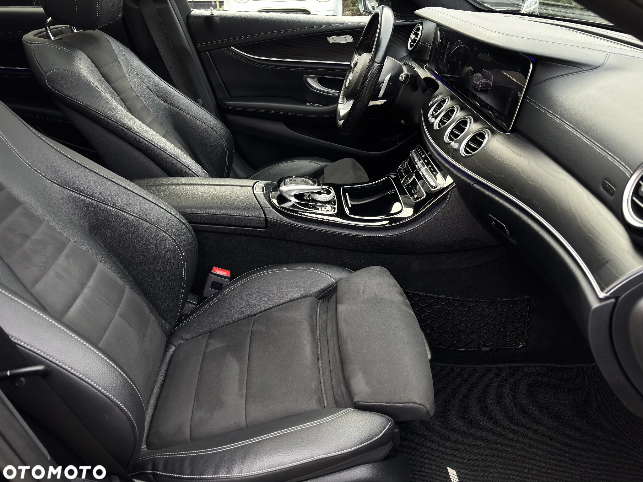 Mercedes-Benz Klasa E 220 d T 9G-TRONIC AMG Line - 29