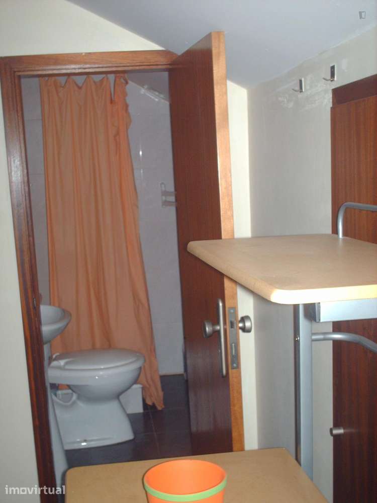 Quarto - localizado em Paranhos Porto - Grande imagem: 4/13