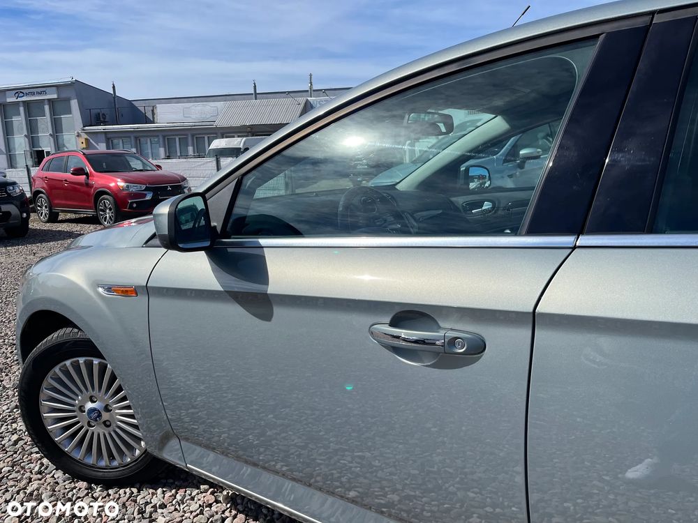 Ford Mondeo 2.0 Ghia - 14