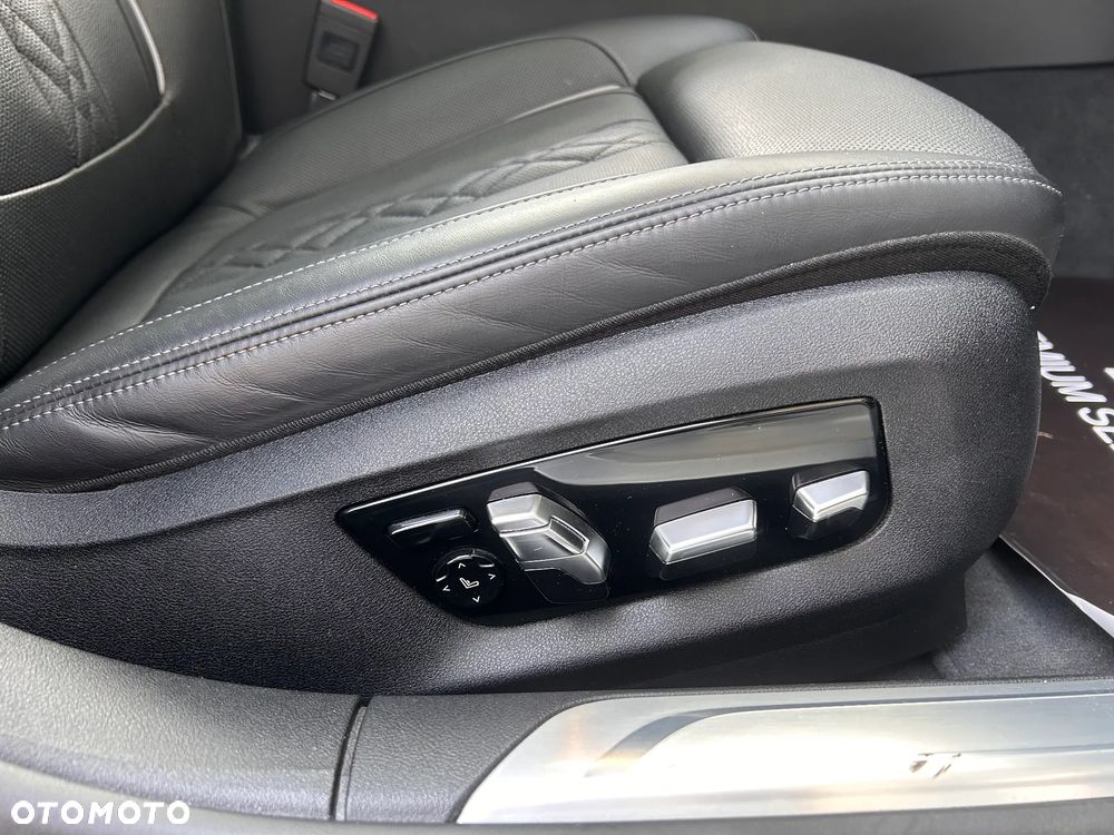 BMW Seria 7 750i xDrive sport - 22