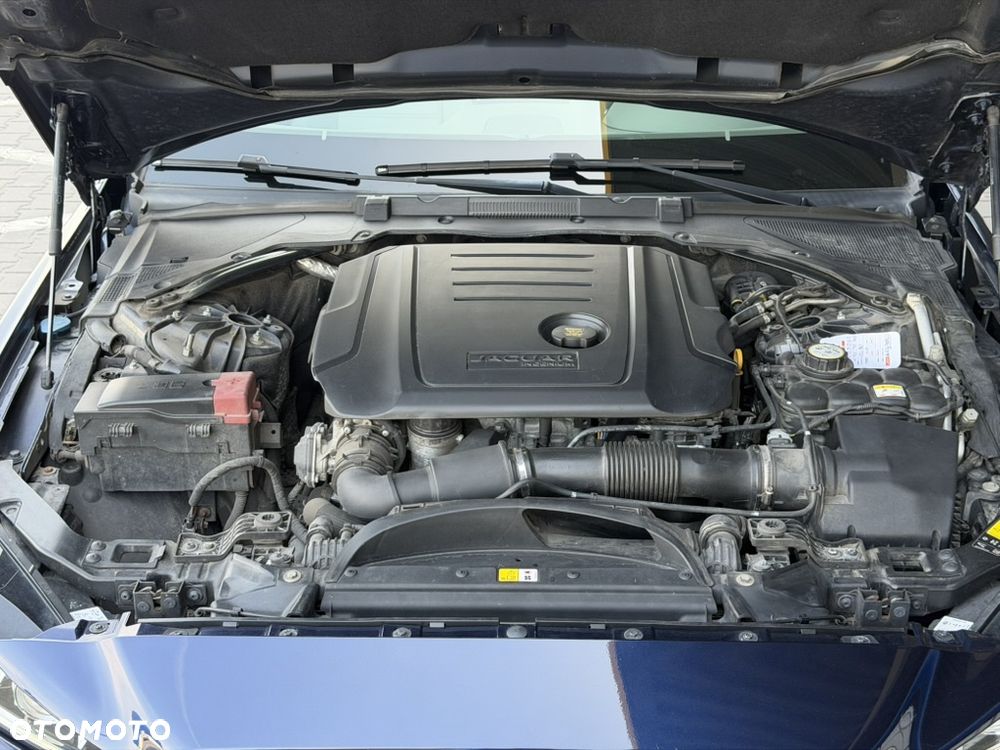 Jaguar XE 20d Pure - 24