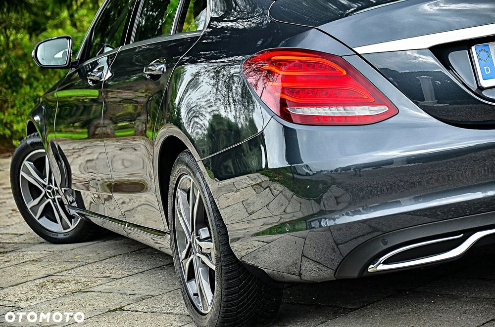 Mercedes-Benz Klasa C 180 T 7G-TRONIC Exclusive - 16