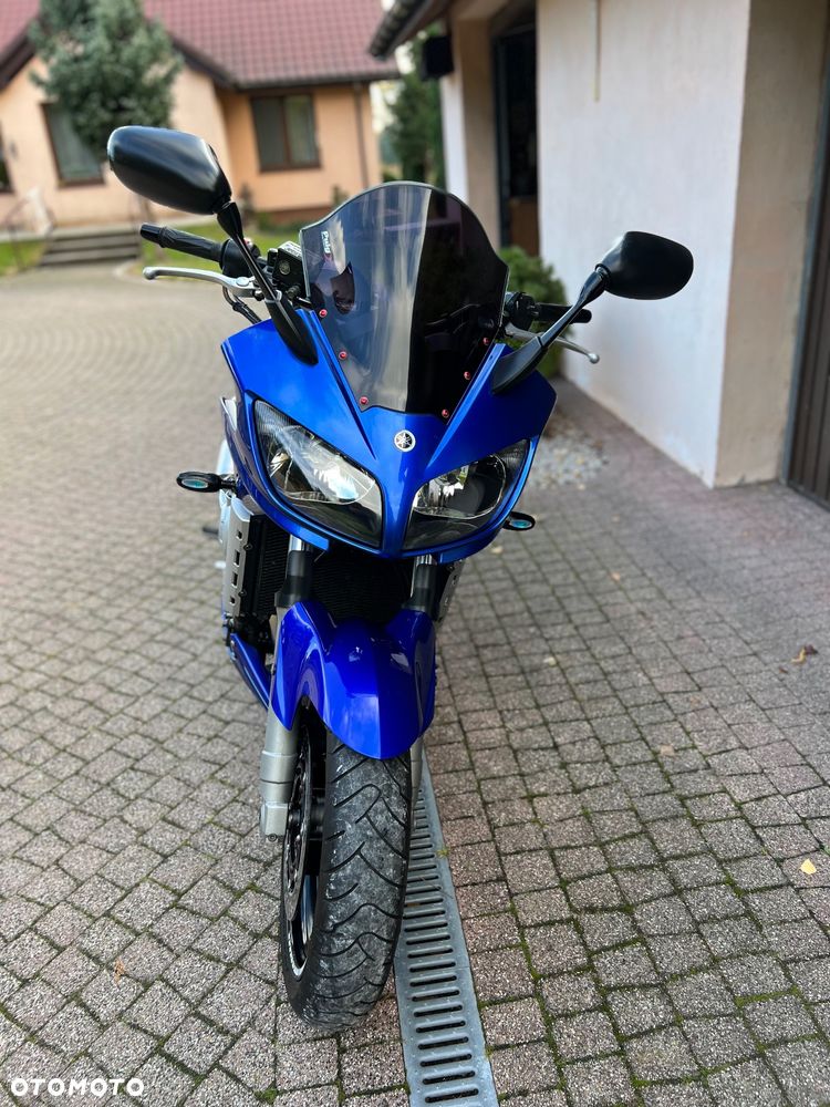 Yamaha FZS - 8