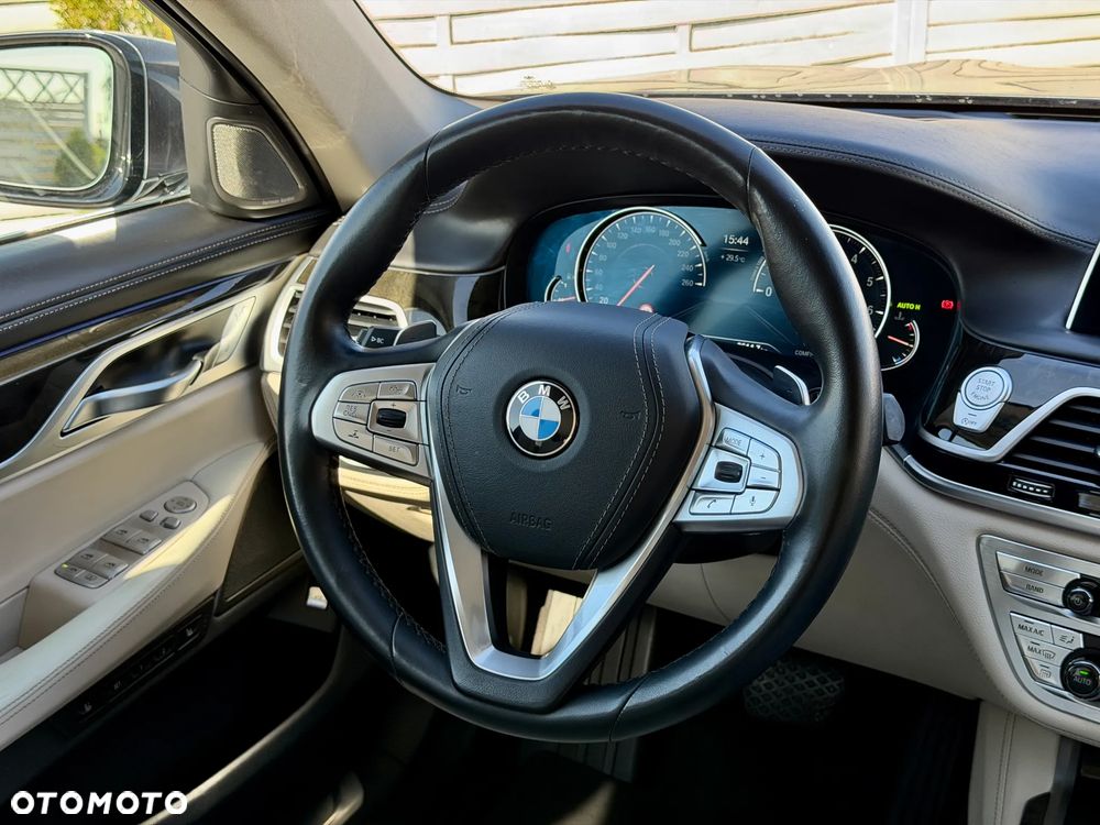 BMW Seria 7 750i xDrive Edition Exclusive - 7
