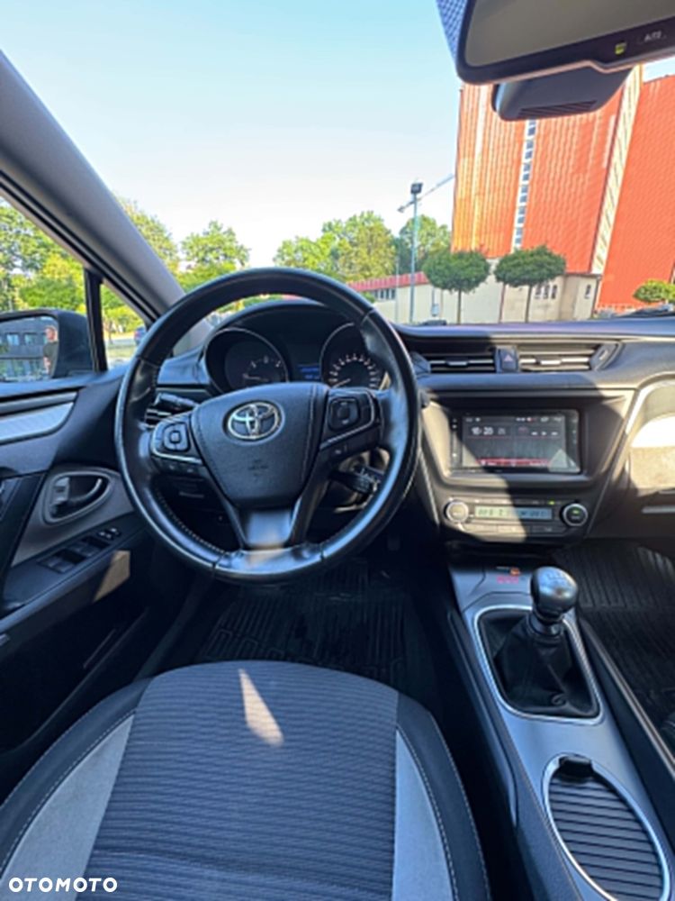 Toyota Avensis 1.6 D-4D Active - 16