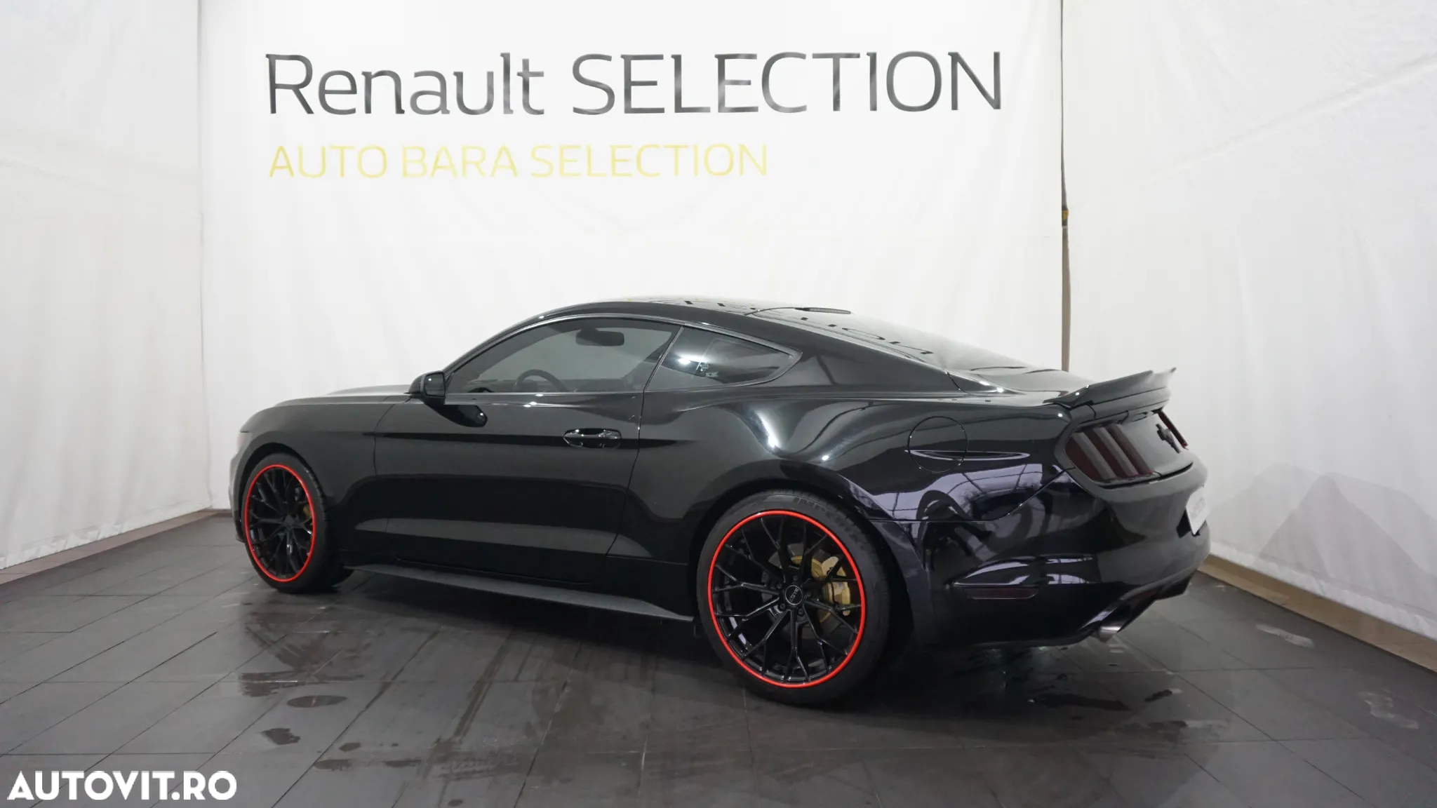 Ford Mustang - 4