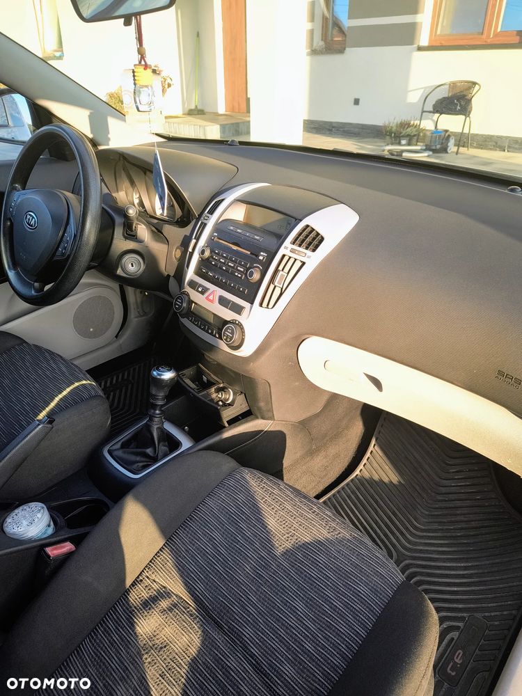 Kia Ceed 2007 photo 4