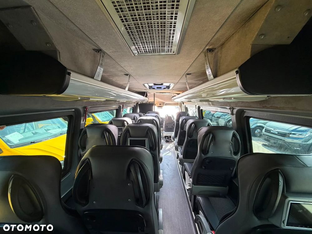 Mercedes-Benz Sprinter 519 - 21