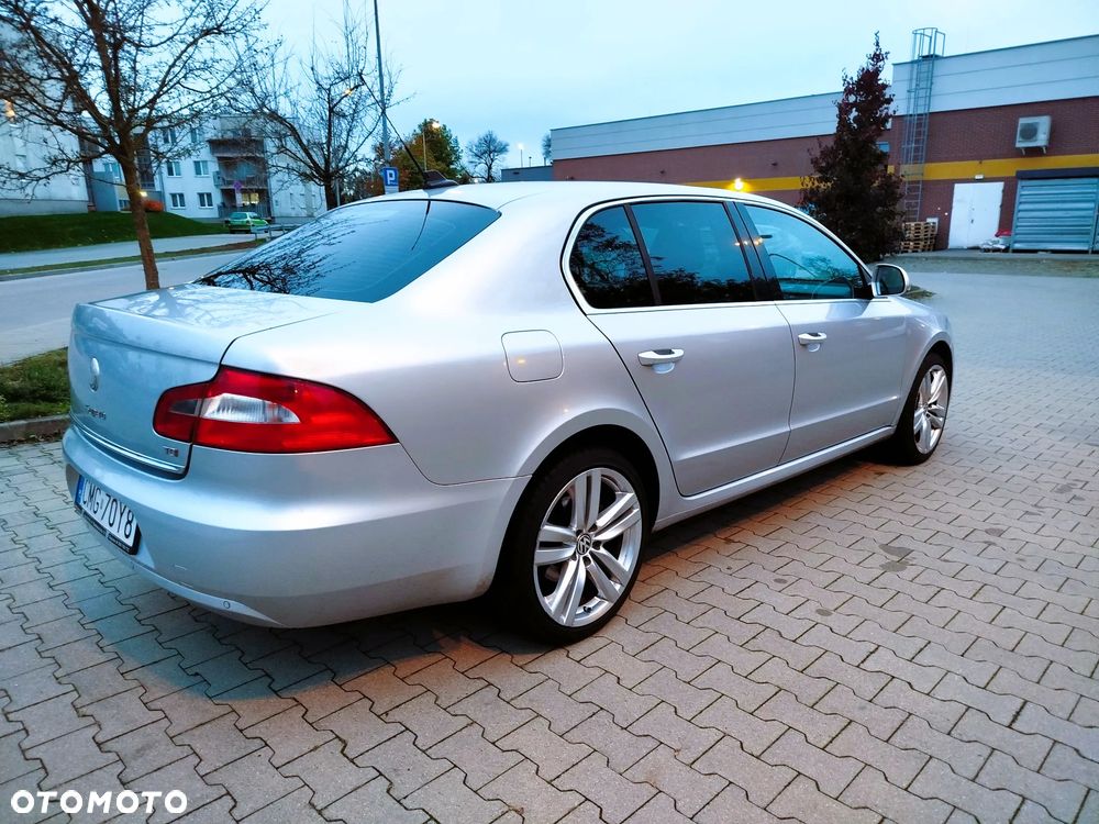 Skoda Superb 2.0 TDI DSG Exclusive - 18