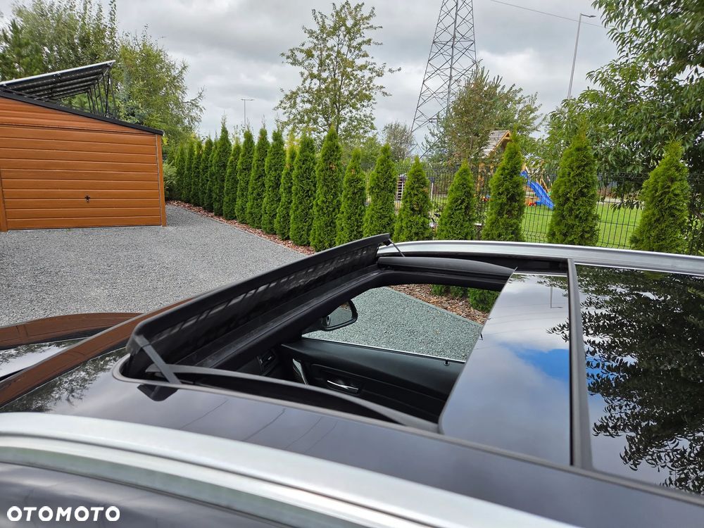 BMW Seria 3 320i Touring Luxury Line - 16