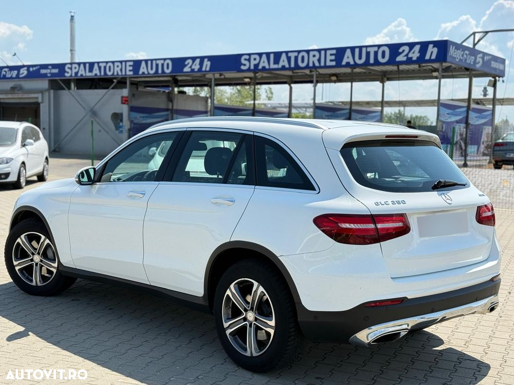 Mercedes-Benz GLC 250 4Matic 9G-TRONIC AMG Line - 9
