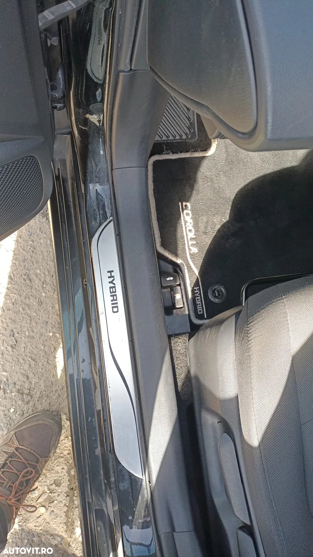 Toyota Corolla Sedan 1.8 HEV Business - 12