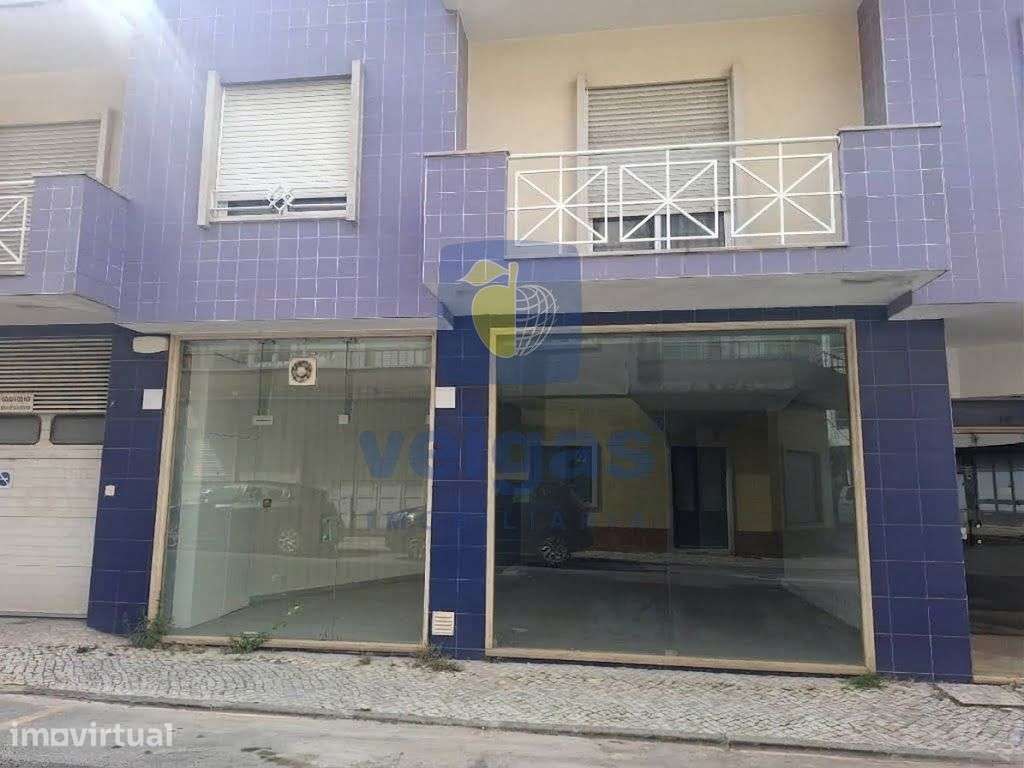 Loja para arrendamento com 81 m2, com montra de rua, próximo do centro - Grande imagem: 2/16