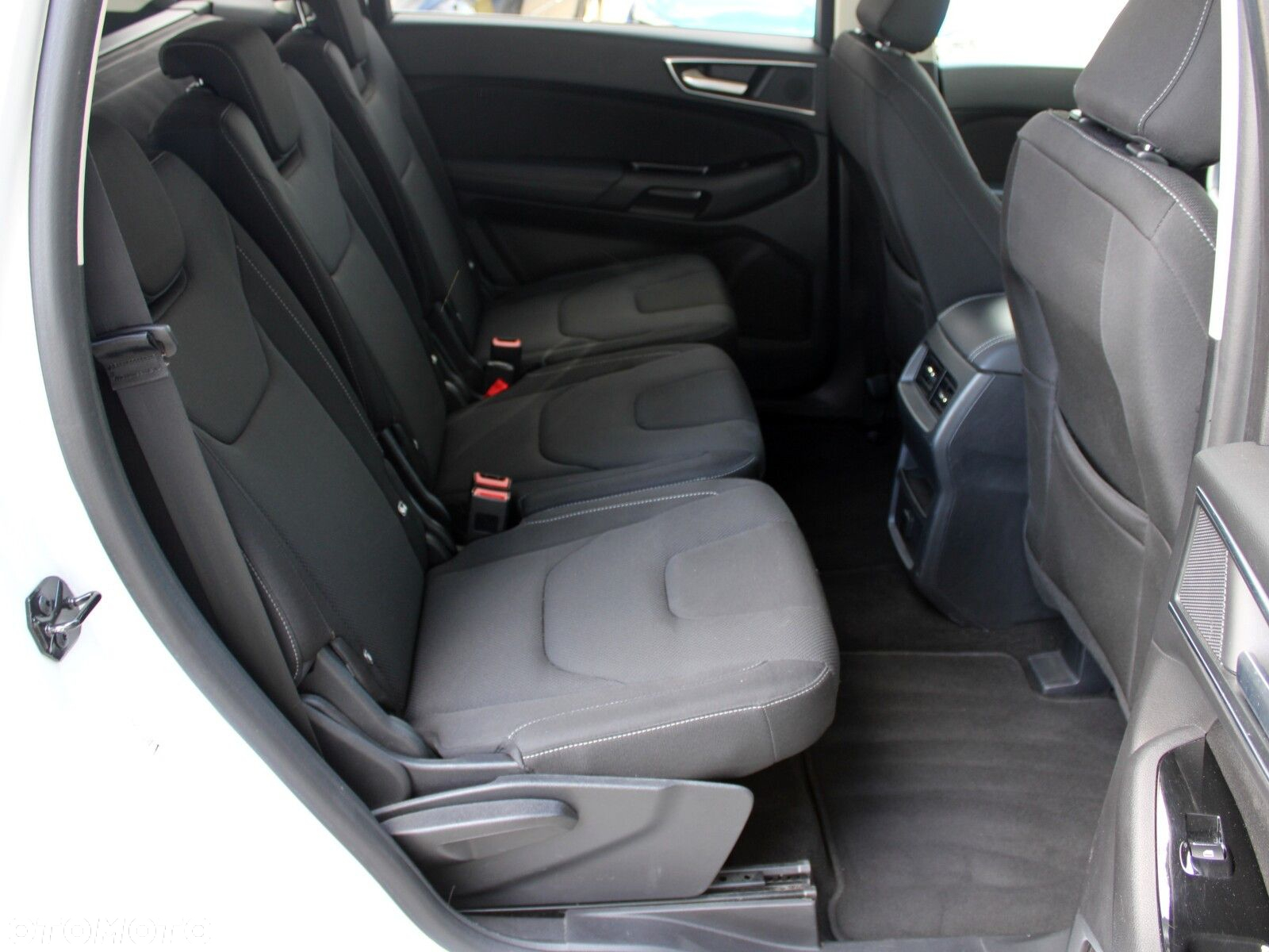 Ford S-Max - 14
