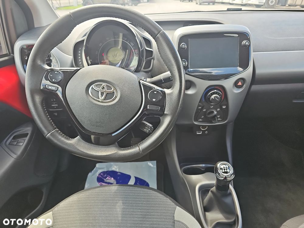 Toyota Aygo x-play - 11