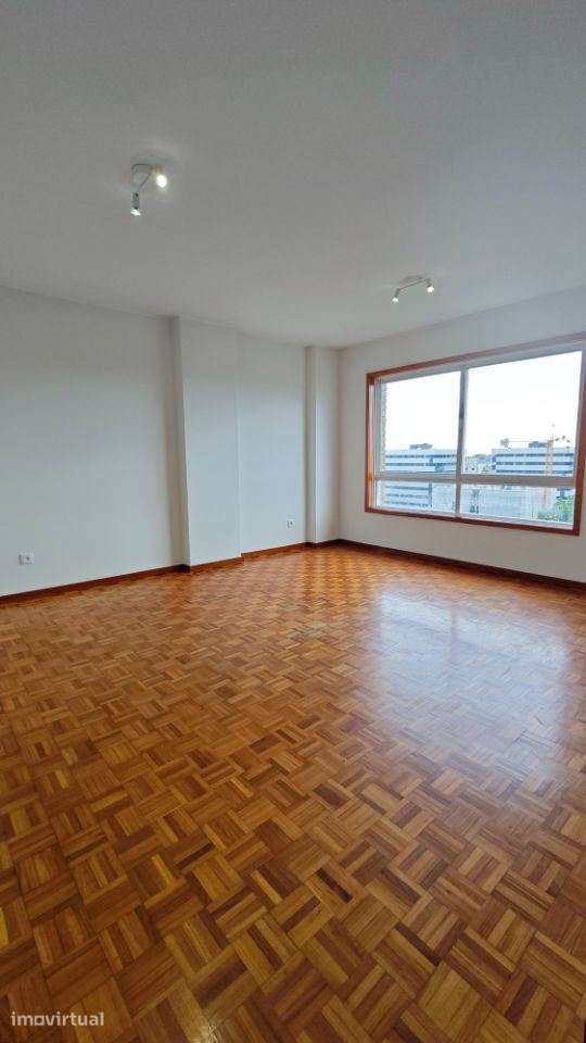 T-2 / Urbanização da Prelada / Porto - Grande imagem: 4/17