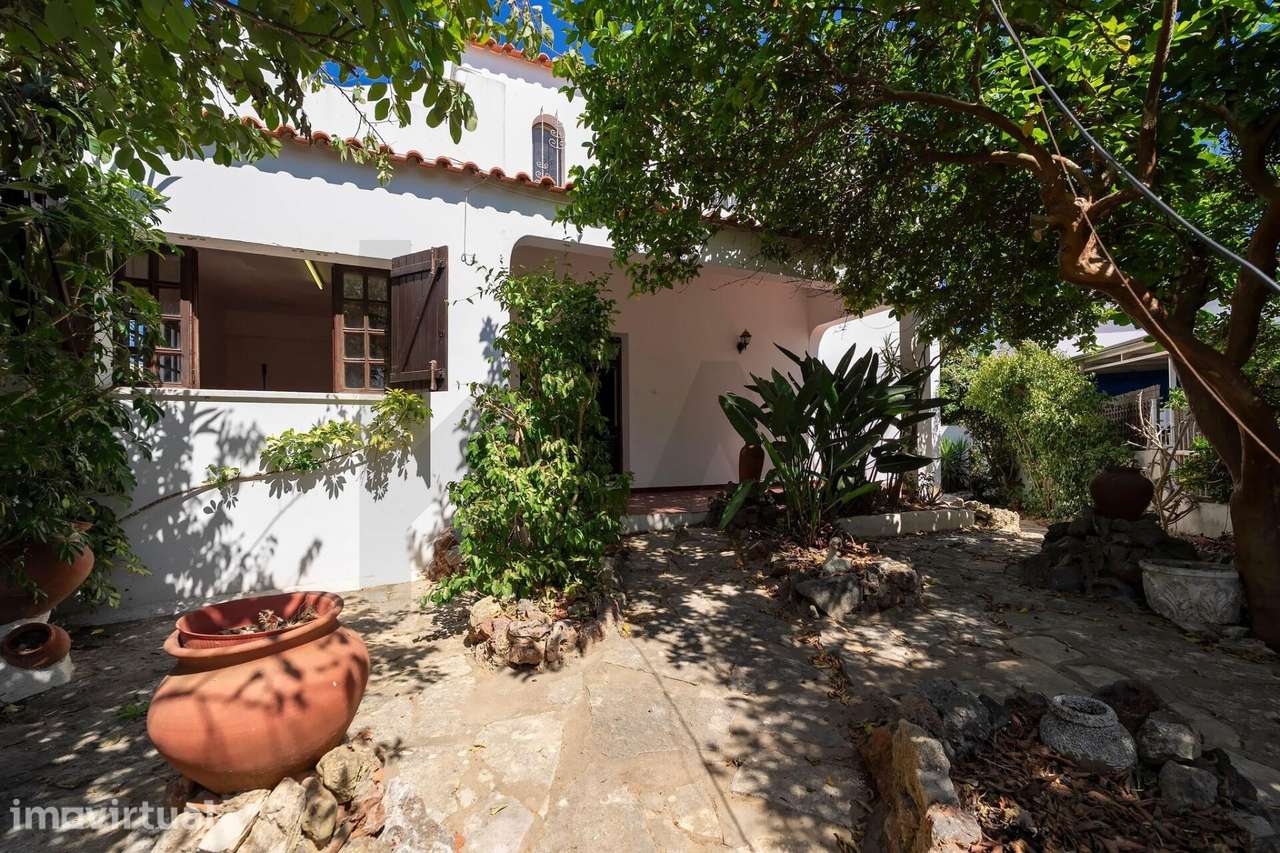 Moradia T5 isolada, com elevado potencial de investimento em Gambelas - Grande imagem: 3/60
