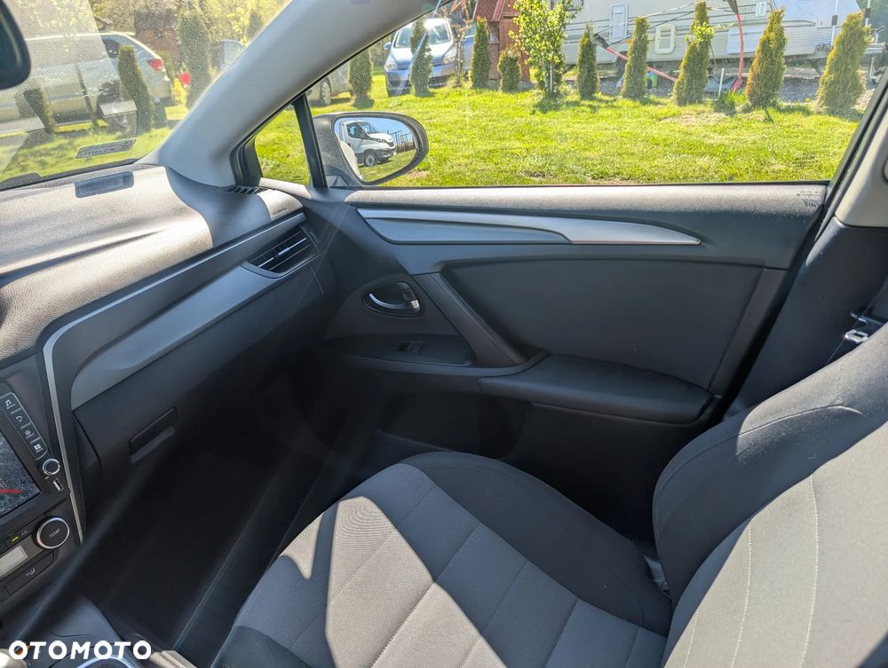 Toyota Avensis 1.8 Premium - 36