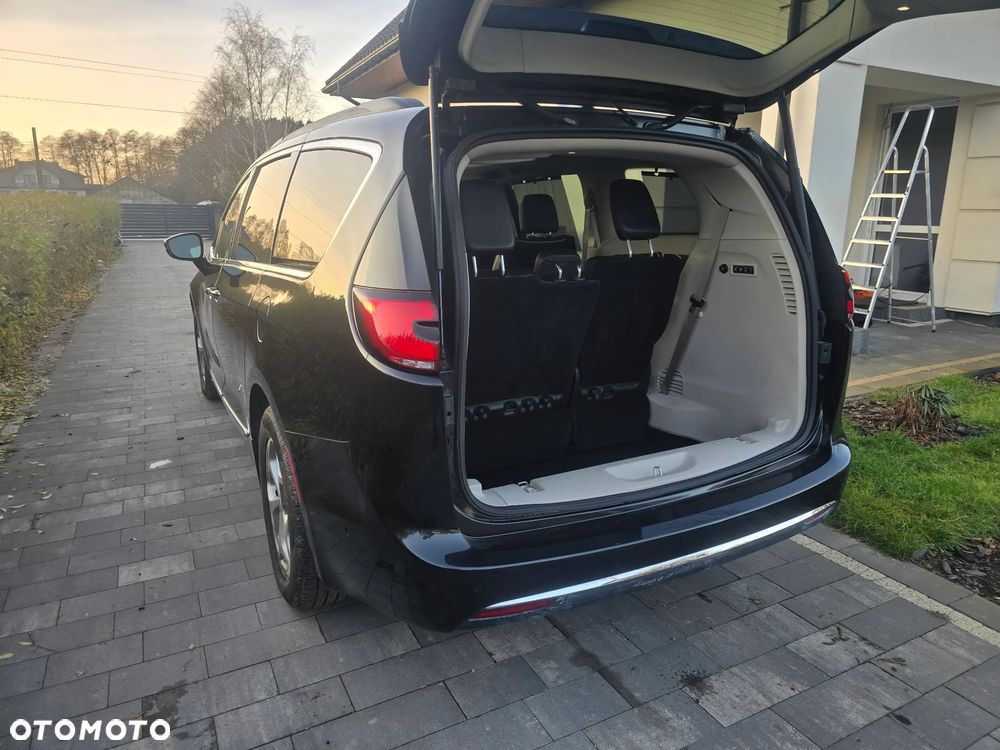 Chrysler Pacifica - 11