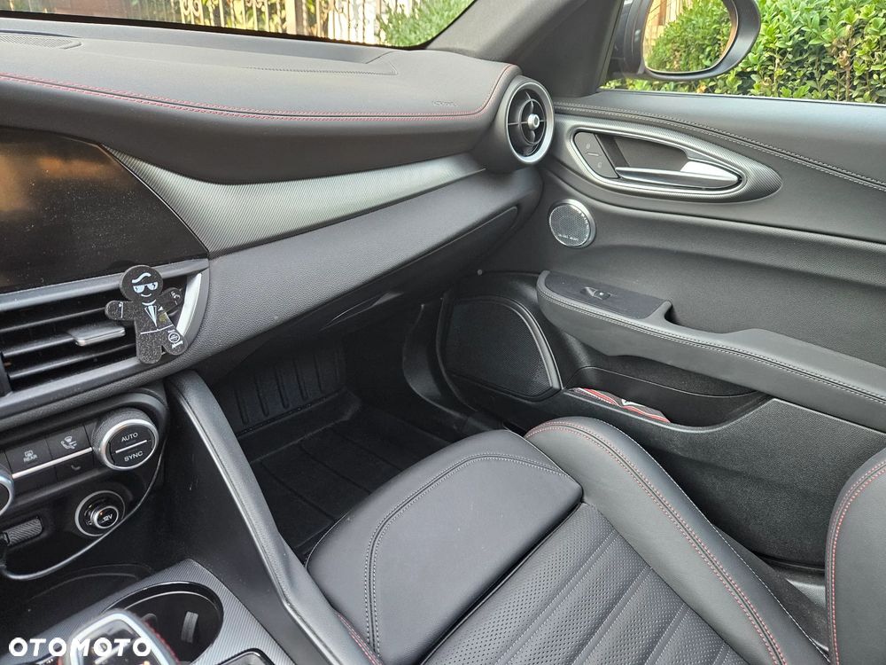 Alfa Romeo Giulia 2.0 Turbo Competizione Q4 - 9