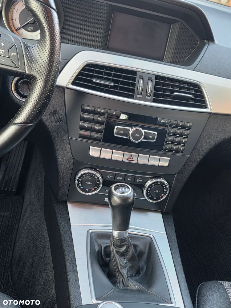 Mercedes-Benz Klasa C 180 BlueEFFICIENCY Avantgarde - 31