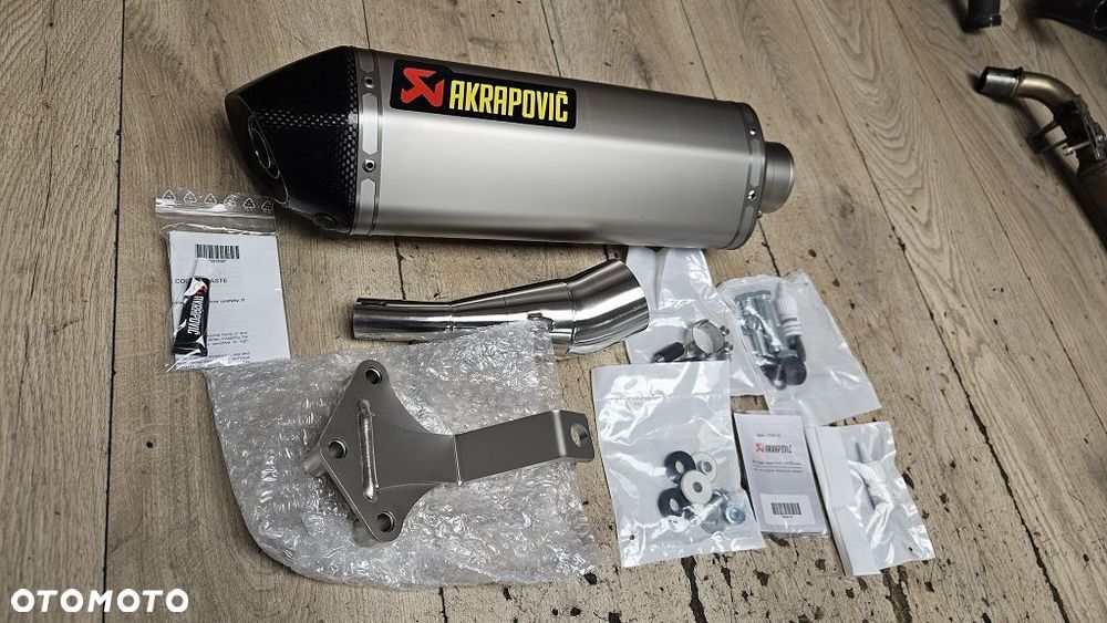 Tłumik sportowy Akrapovič Slip-On Yamaha X-MAX / X-CITY / MBK - 3