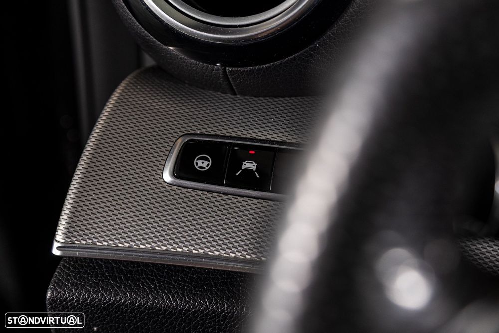 Mercedes-Benz E 350 e AMG - 25