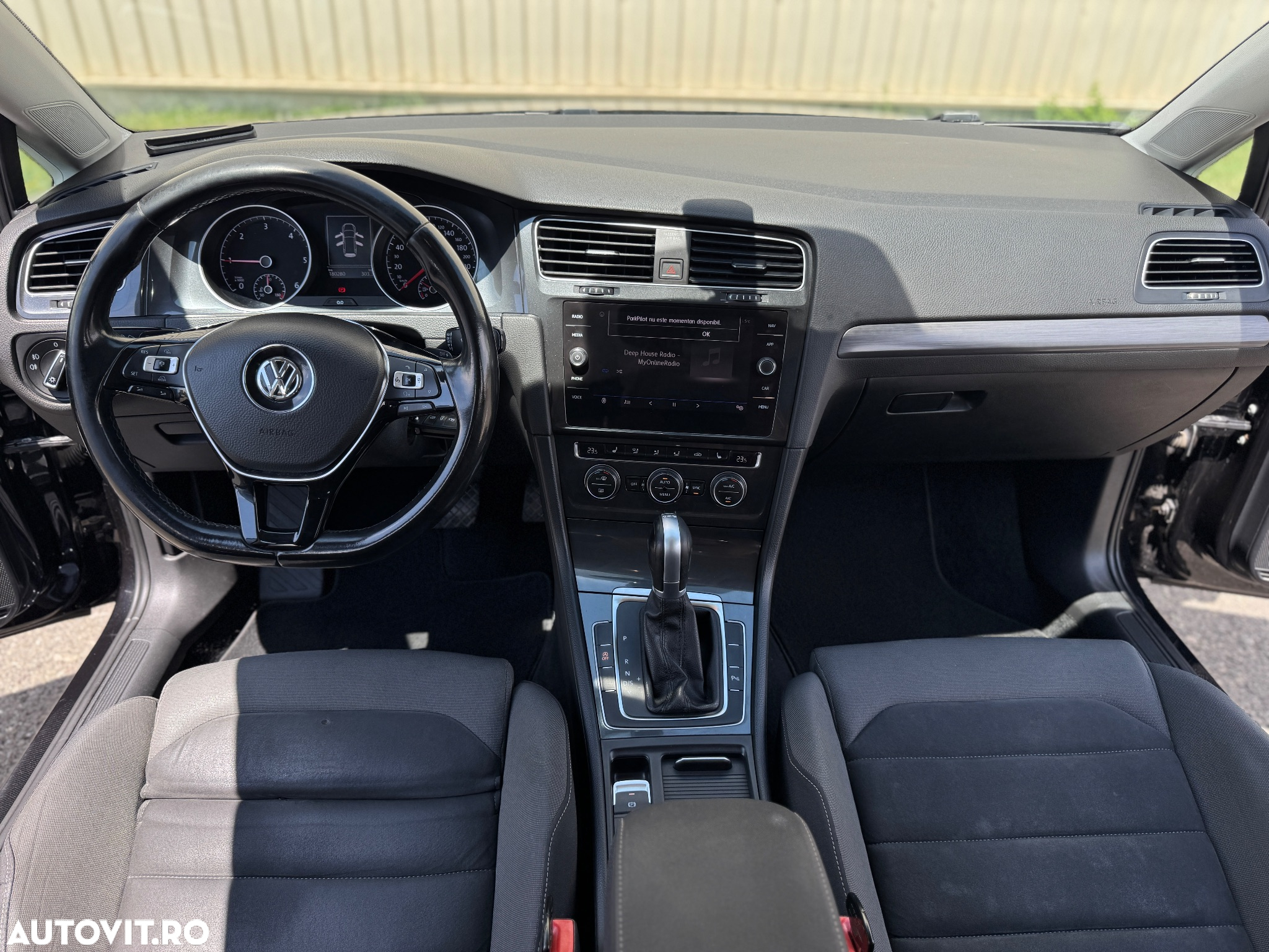 Volkswagen Golf - 11