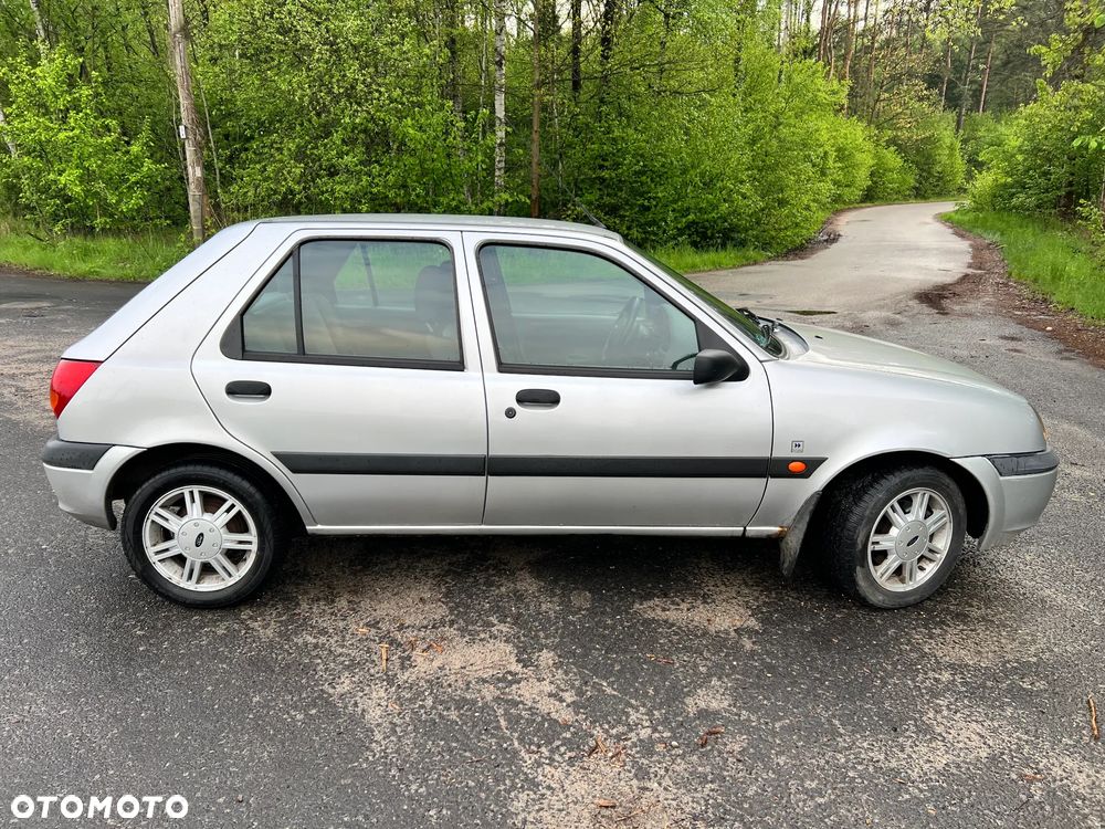 Ford Fiesta 1.3 Ghia - 8