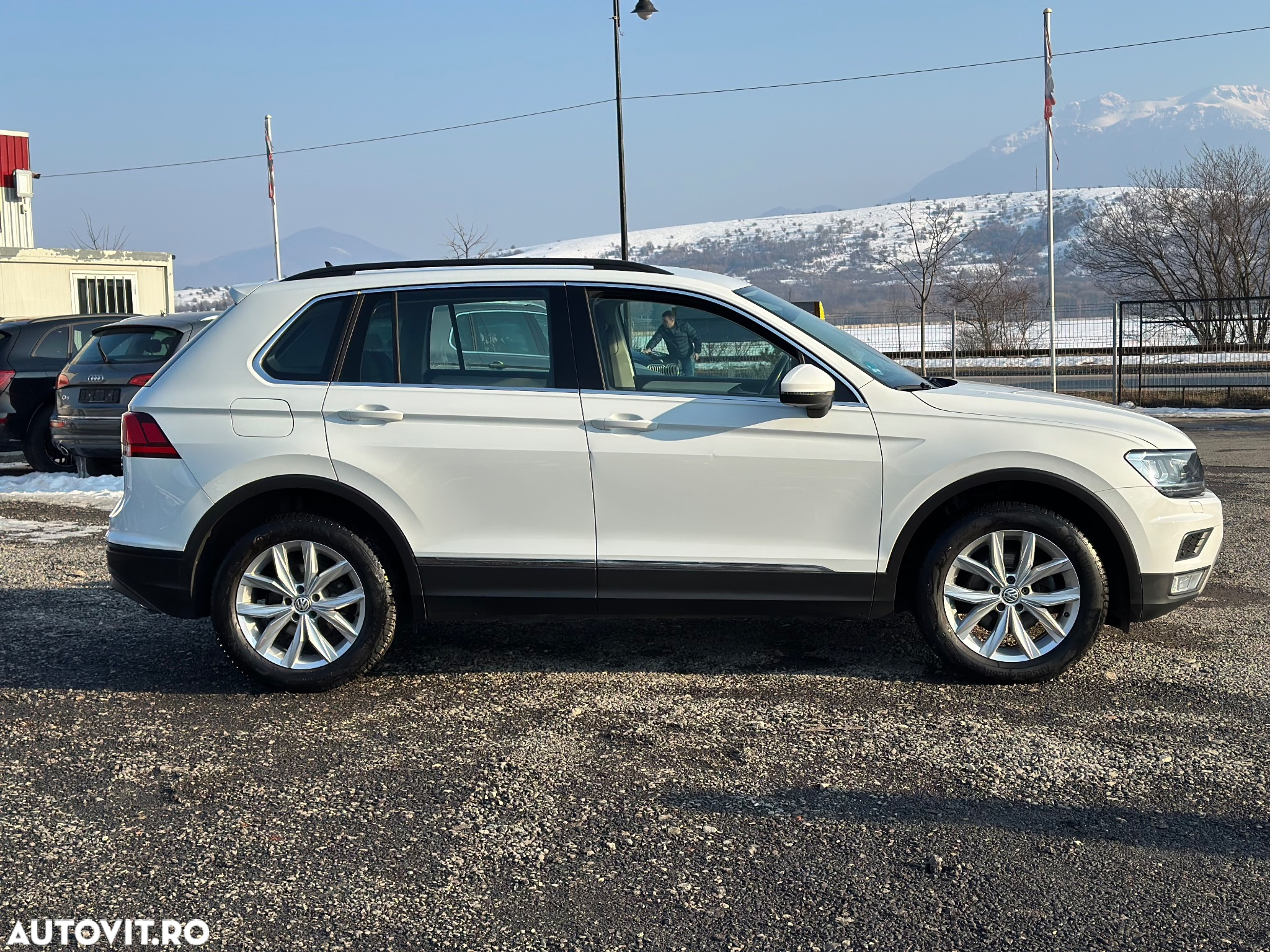 Volkswagen Tiguan 2.0 TDI 4Mot DSG Comfortline - 9