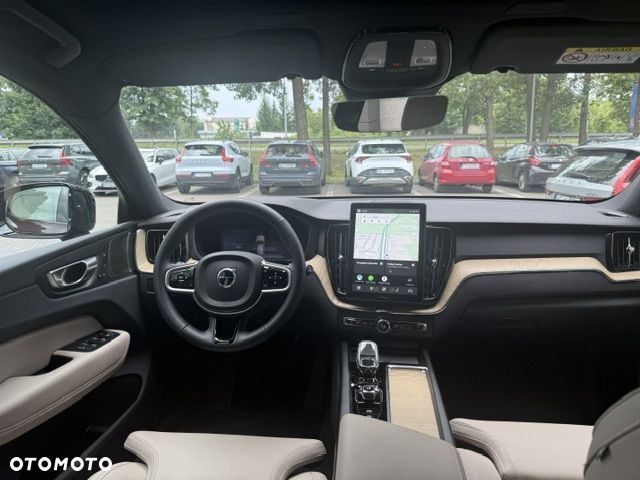 Volvo XC 60 B5 B AWD Plus Dark - 36