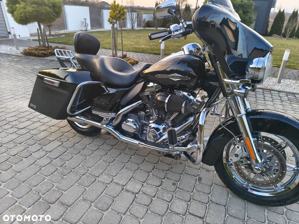 Harley-Davidson CVO Street Glide - 23