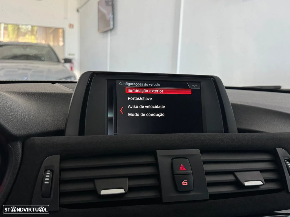 BMW 330 i Pack M Auto - 25