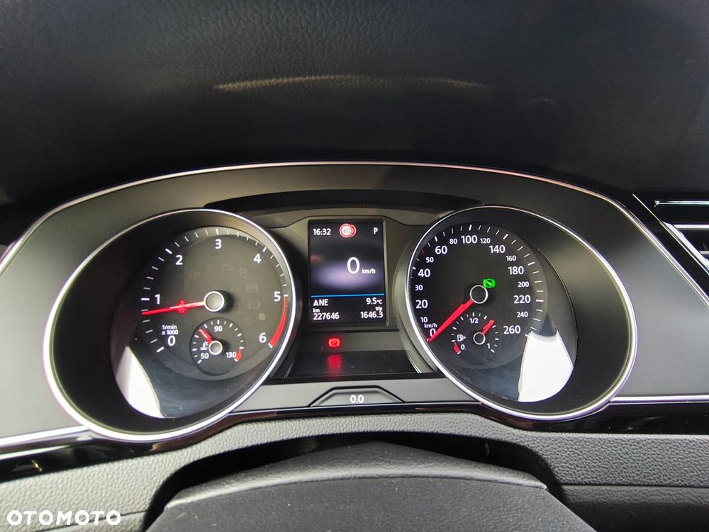 Volkswagen Passat Variant 2.0 TDI BMT Comfortline DSG - 16
