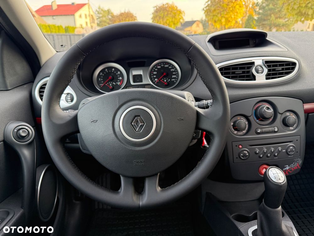 Renault Clio 1.2 16V Emotion - 22