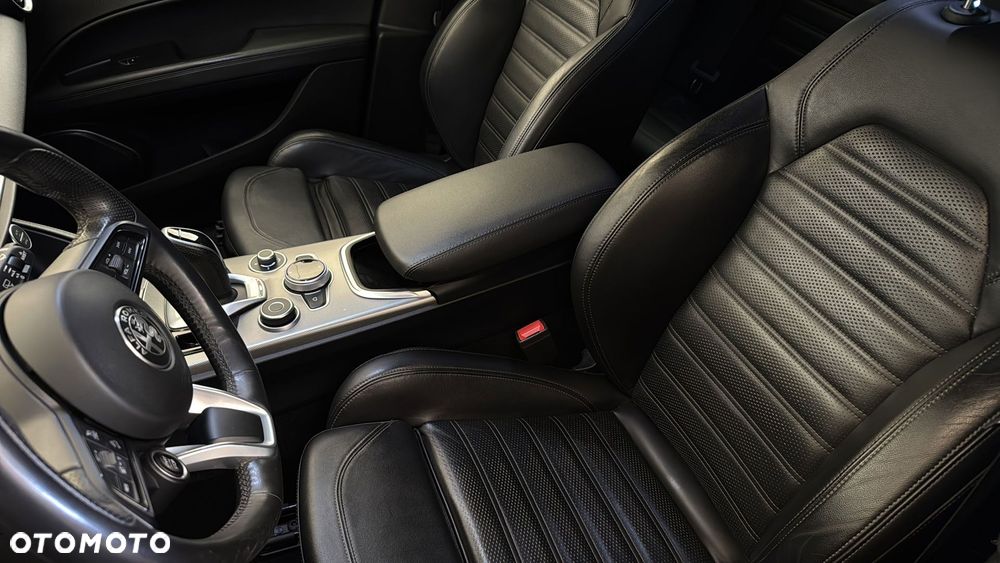Alfa Romeo Stelvio 2.0 Turbo Veloce Q4 - 11