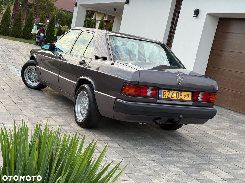 Mercedes-Benz W201 (190) - 13