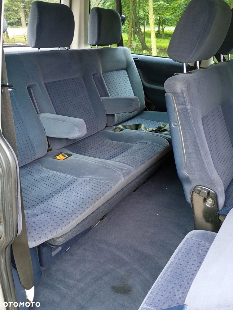 Volkswagen Caravelle - 4