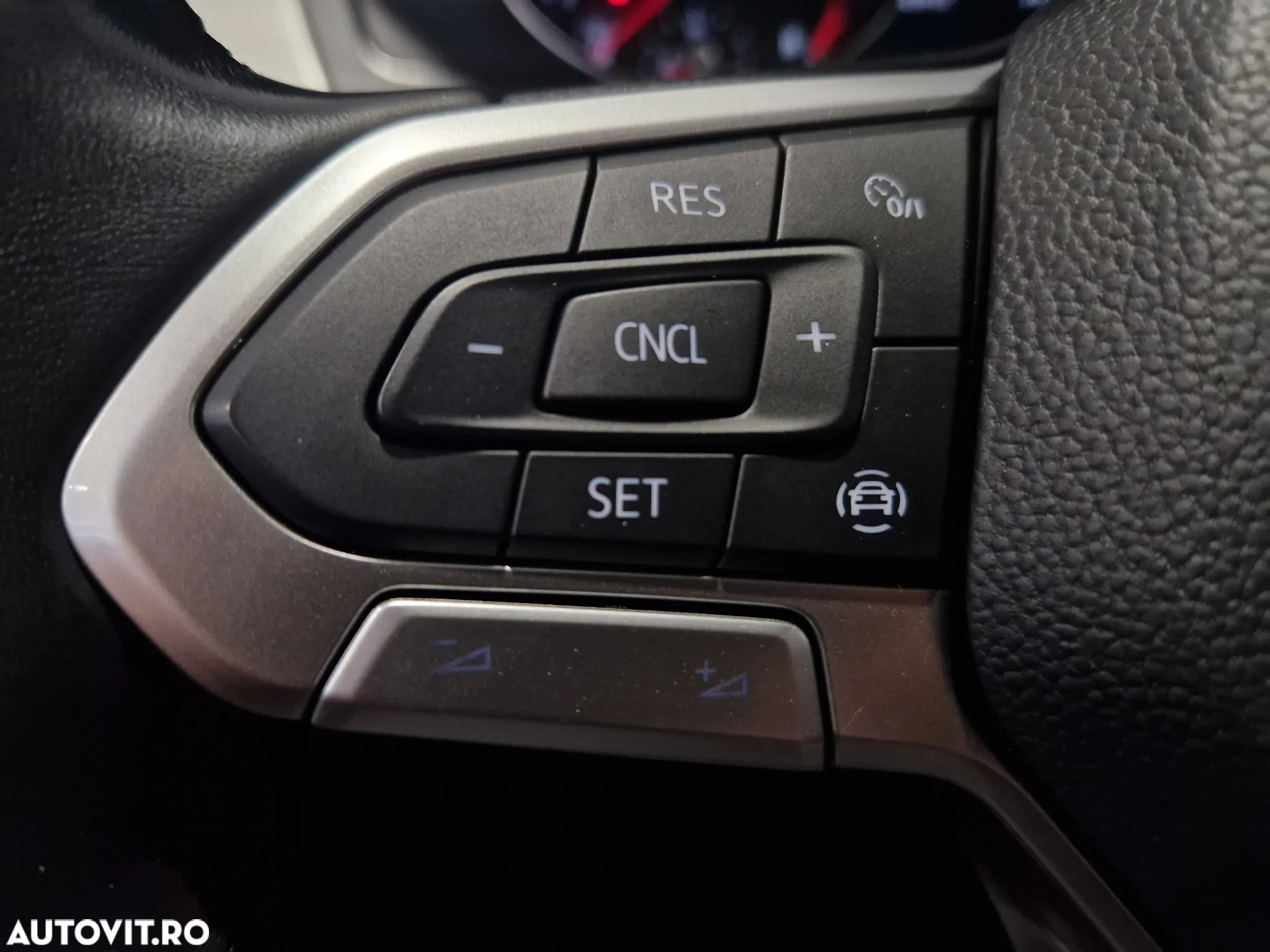 Volkswagen Passat 1.5 TSI ACT DSG Advance - 18