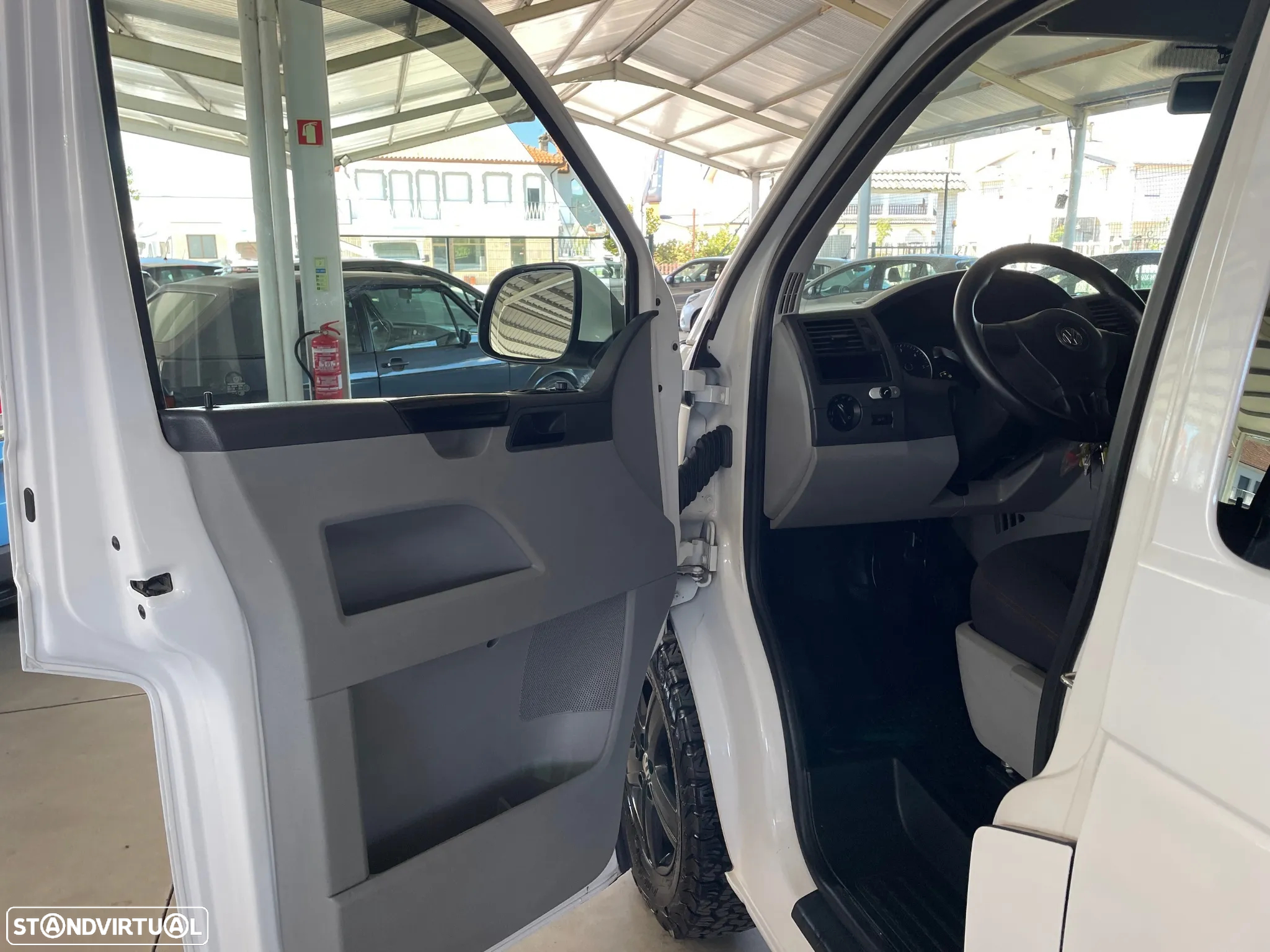 VW T5 4Motion Camper - 13