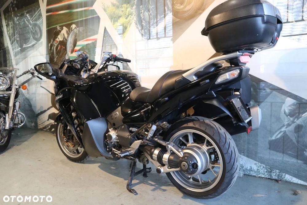 Kawasaki GTR - 12