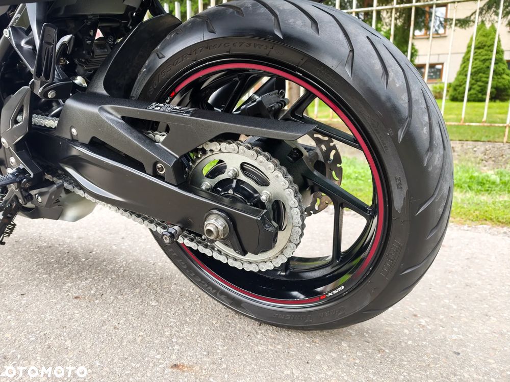 Suzuki GSX - 6