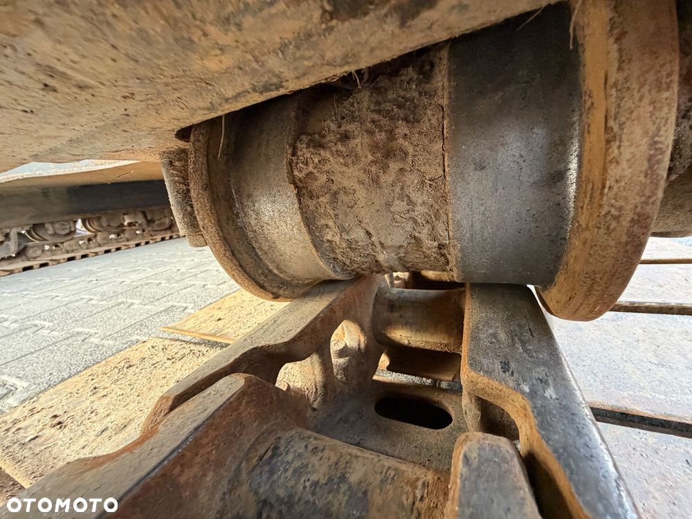 Komatsu PC240LC-11 - 32